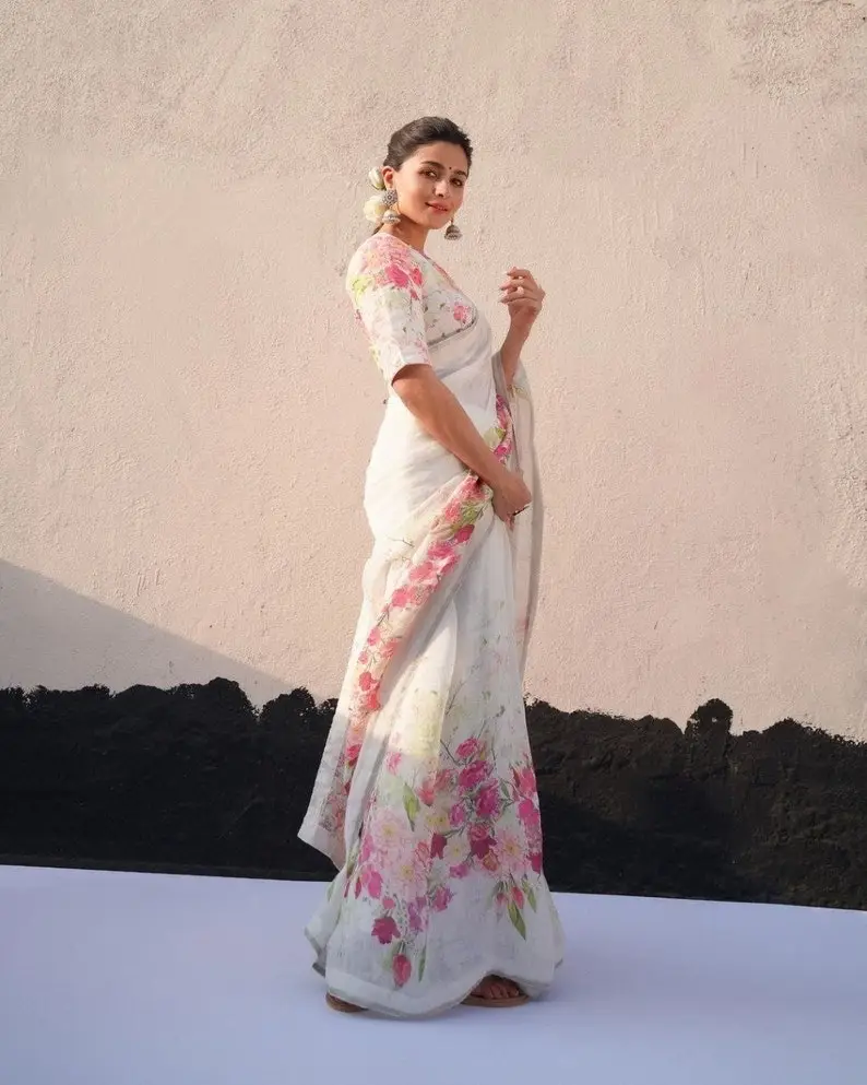 ALIA BHATT STUNNING LOOKS IN BEAUTIFUL WHITE SAREE BLOUSE 3